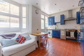 Eclectic 2 Bedroom Victorian era Apartment in Oval